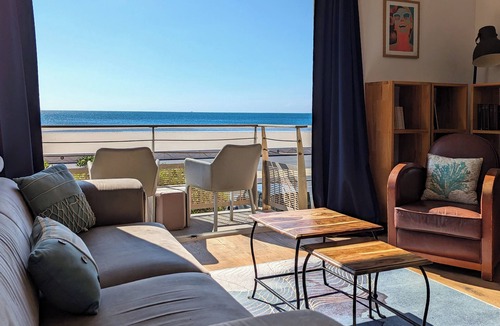 Narbonne-Plage Apartment | Beachfront Cocooning Vacation with Terrace