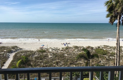 Indian Rocks Beach Condo | Beachfront Condo w/breathtaking full ocean & pool views, Top Flr, Small complex