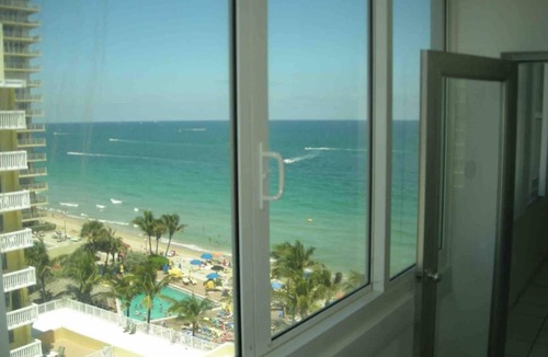 Galt Mile Condo | BEACHFRONT CONDO ! .2BR/2 Baths.GREAT LOCATION !