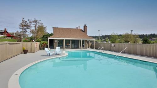 Freeland House | Beachfront Condo - Mutiny Bay by AvantStay Views