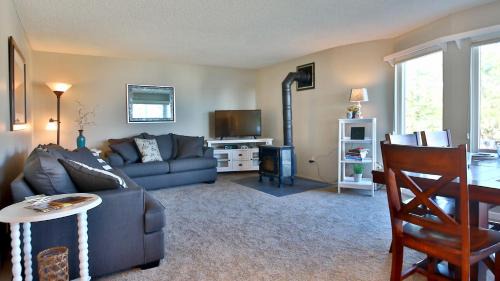 Freeland House | Beachfront Condo - Mutiny Bay by AvantStay Views