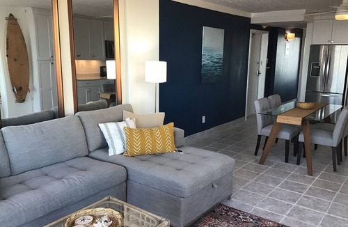 Galveston Condo | Beachfront condo on East Beach. Gulf, bay views. EV charger. Full kitchen, wifi.