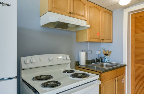 Wildwood Crest Condo | Beachfront Condo w/ Pool ~ 2 Mi to Boardwalk!