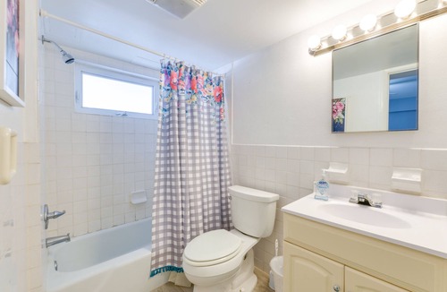 Wildwood Crest Condo | Beachfront Condo w/ Pool ~ 2 Mi to Boardwalk!