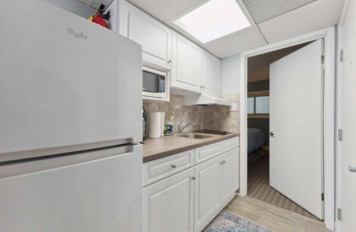 Wildwood Crest Condo | Beachfront Condo with a Heated Pool, BBQ Grills