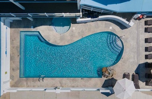 Wildwood Crest Condo | Beachfront Condo with a Heated Pool, BBQ Grills