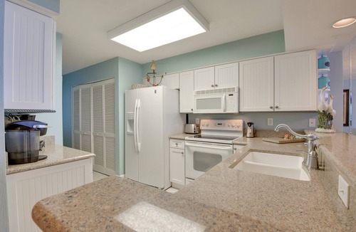 Ponce Inlet Condo | Beachfront Condo w/Pool Access in Ponce Inlet