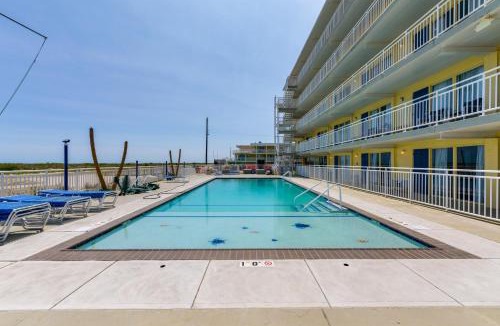 Wildwood Crest Apartment | Beachfront Condo with Pool about 2 Mi to Boardwalk!