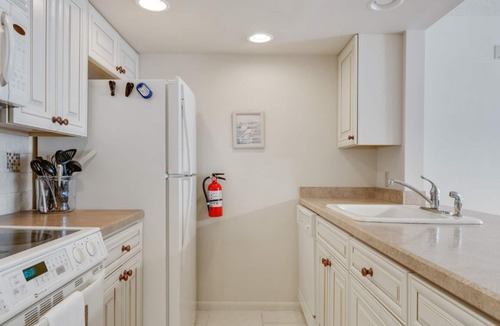 Southend Condo | Beachfront Condo With Pool