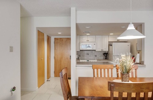 Southend Condo | Beachfront Condo With Pool