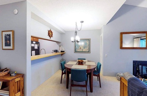 Glen Arbor Condo | Beachfront condo with beach access, fireplace, balcony, washer/dryer & views