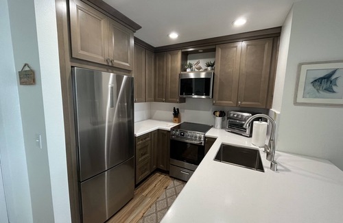 Townsite Condo | Beachfront Condo Within a tropical paradise