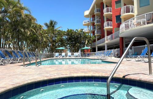 Treasure Island Apartment | Beachfront Corner Condo Large Balcony
