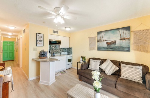 North Beach Condo | Beachfront Corpus Christi Condo w/Pool Access!