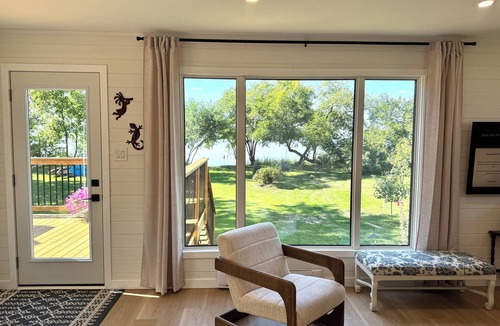Saint Ambroise Cottage | BEACHFRONT COTTAGE *fully renovated*