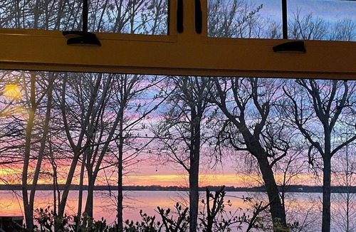 Cressy House | Beachfront Cottage in Prince Edward County