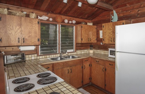 Pupukea Cottage | Beachfront Cottage at Log Cabins