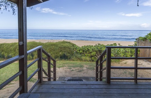 Pupukea Cottage | Beachfront Cottage at Log Cabins