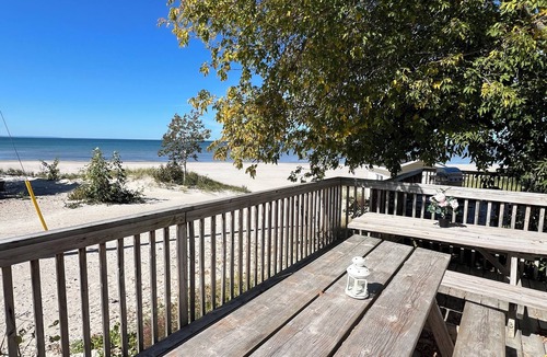 Wasaga Beach Cottage | BEACHFRONT COTTAGE IN WASAGA BEACH - SANDPIPER BEACH RESORT - COTTAGE # 8