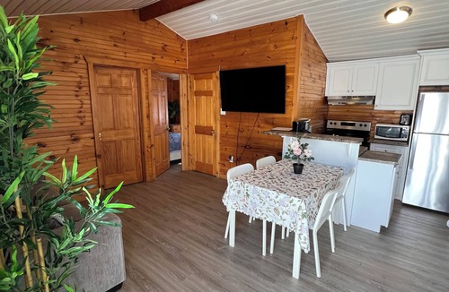 Wasaga Beach Cottage | BEACHFRONT COTTAGE IN WASAGA BEACH - SANDPIPER BEACH RESORT - COTTAGE # 5
