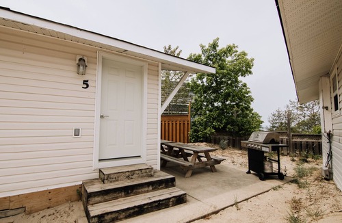 Wasaga Beach Cottage | BEACHFRONT COTTAGE IN WASAGA BEACH - SANDPIPER BEACH RESORT - COTTAGE # 5