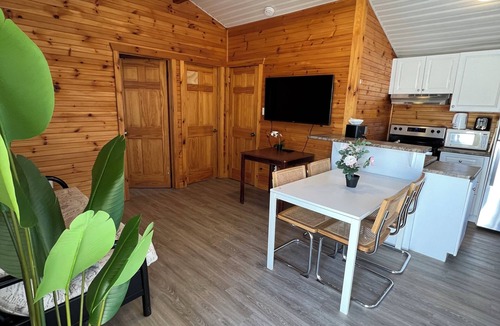Wasaga Beach Cottage | BEACHFRONT COTTAGE IN WASAGA BEACH - SANDPIPER BEACH RESORT - COTTAGE # 4