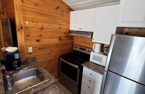 Wasaga Beach Cottage | BEACHFRONT COTTAGE IN WASAGA BEACH - SANDPIPER BEACH RESORT - COTTAGE # 4