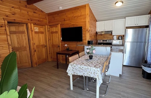 Wasaga Beach Cottage | BEACHFRONT COTTAGE IN WASAGA BEACH - SANDPIPER BEACH RESORT - COTTAGE # 4
