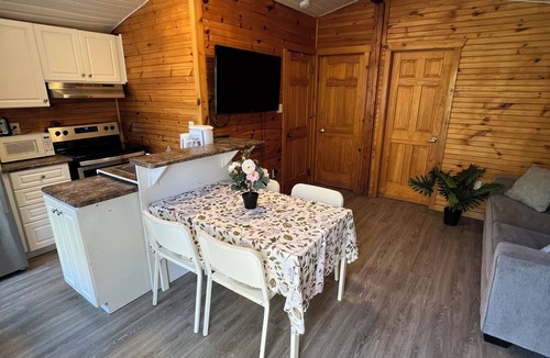 Wasaga Beach Cottage | BEACHFRONT COTTAGE IN WASAGA BEACH - SANDPIPER BEACH RESORT - COTTAGE # 3