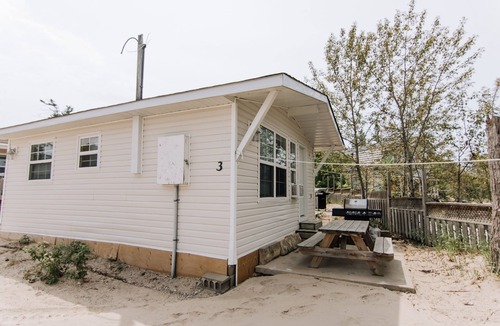 Wasaga Beach Cottage | BEACHFRONT COTTAGE IN WASAGA BEACH - SANDPIPER BEACH RESORT - COTTAGE # 3
