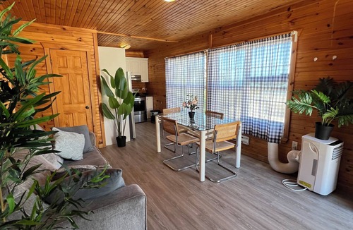 Wasaga Beach Cottage | BEACHFRONT COTTAGE IN WASAGA BEACH - SANDPIPER BEACH RESORT - COTTAGE # 2