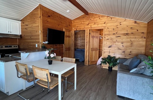 Wasaga Beach Cottage | BEACHFRONT COTTAGE IN WASAGA BEACH - SANDPIPER BEACH RESORT - COTTAGE # 1