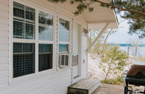 Wasaga Beach Cottage | BEACHFRONT COTTAGE IN WASAGA BEACH - SANDPIPER BEACH RESORT - COTTAGE # 1