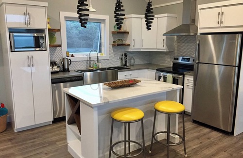 Darnley House | Beachfront Cottage Located In Amazing Thunder Cove