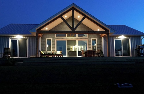 Darnley House | Beachfront Cottage Located In Amazing Thunder Cove