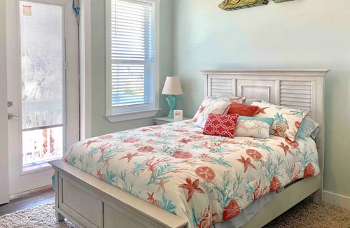 Lanikai Cottage | Beachfront Cottage - Steps to beach, AC