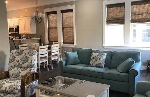 Lanikai Cottage | Beachfront Cottage - Steps to beach, AC