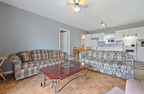 Turkey Point Cottage | Beachfront Cottage - Turkey Point (FREE PONTOON/SEADOO RENTAL INCLUDED)