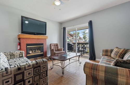Turkey Point Cottage | Beachfront Cottage - Turkey Point (FREE PONTOON/SEADOO RENTAL INCLUDED)