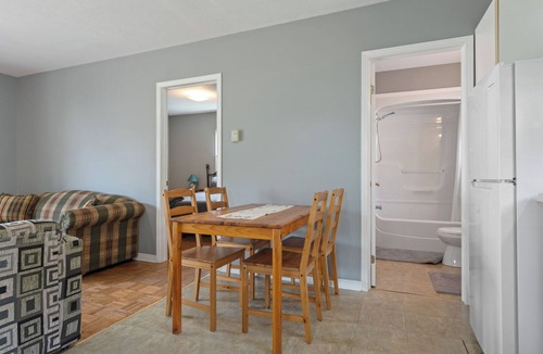 Turkey Point Cottage | Beachfront Cottage - Turkey Point (FREE PONTOON/SEADOO RENTAL INCLUDED)