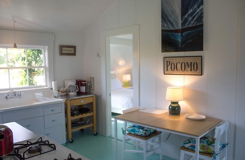 Pocomo Cottage | Beachfront Cottage with Amazing Sunset views & Quiet Setting.