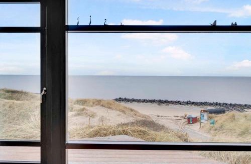Lonstrup House | Beachfront Cottage With Panoramic View