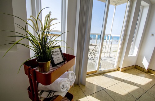 Costa Apartment | BEACHFRONT Cozy 1 Bdr Apt