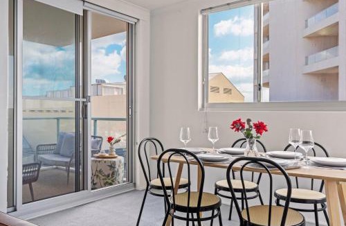 Cronulla Apartment | Beachfront Cronulla Getaway with Ocean Views & Spa