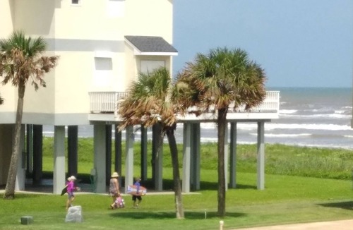 Indian Beach House | Beachfront Cul de sac Steps to the Water 2nd Row