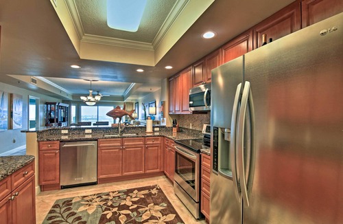 Holiday Isle Condo | Beachfront Destin Condo w/Pool & Harbor View!
