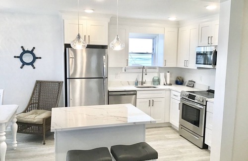 South End House | Beachfront Dream Cottage Sleeps 11 Beautiful PETS OK