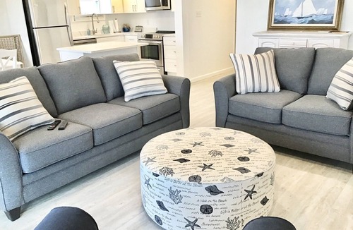 South End House | Beachfront Dream Cottage Sleeps 11 Beautiful PETS OK