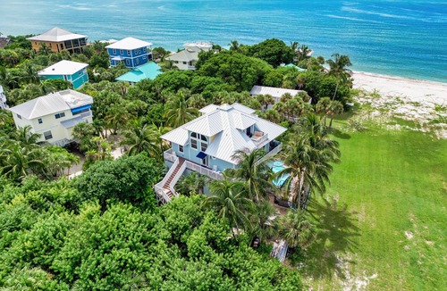 Jose's Hideaway House | ☀︎🏝⛱︎ Beachfront Elegance⛱︎🏝☀︎ n[2026 Spring + Summer Weeks Available Now!]