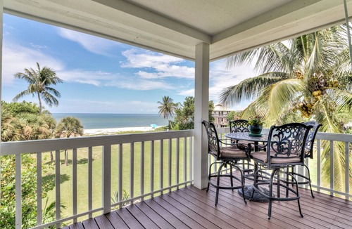 Jose's Hideaway House | ☀︎🏝⛱︎ Beachfront Elegance⛱︎🏝☀︎ n[2026 Spring + Summer Weeks Available Now!]